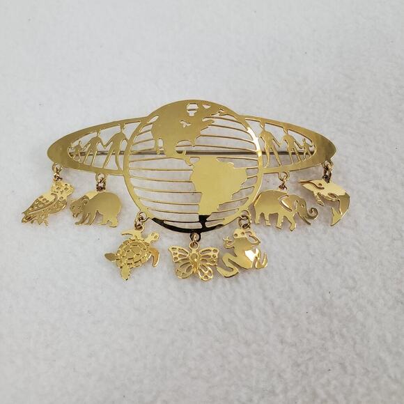 Vintage Wild Bryde Brooch Gold Tone World Earth Animal Dangle Lightweight - Picture 1 of 7